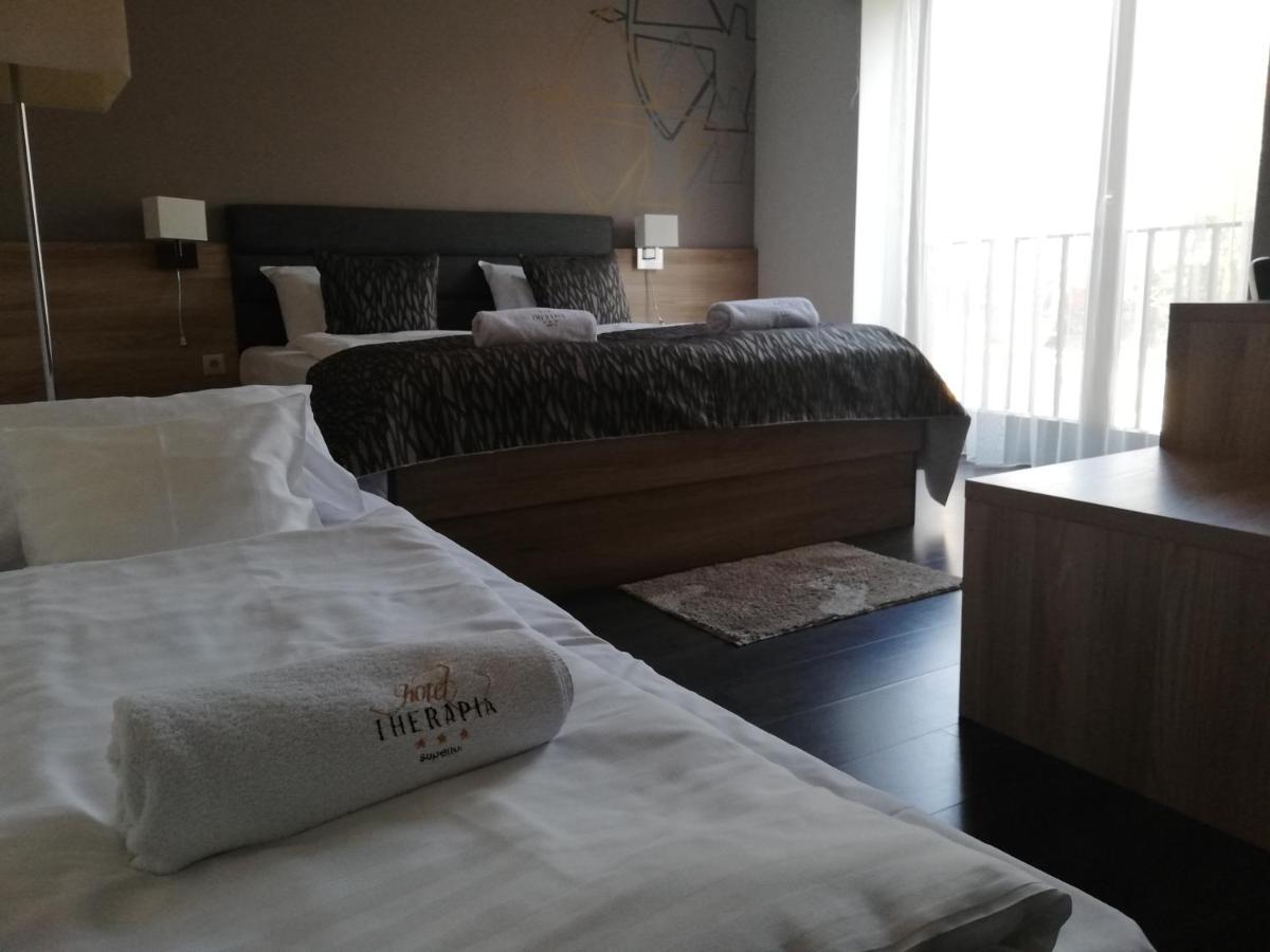 Hotel Therapia Печ Екстер'єр фото