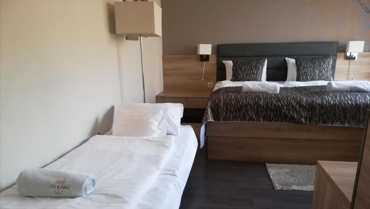 Hotel Therapia Печ Екстер'єр фото